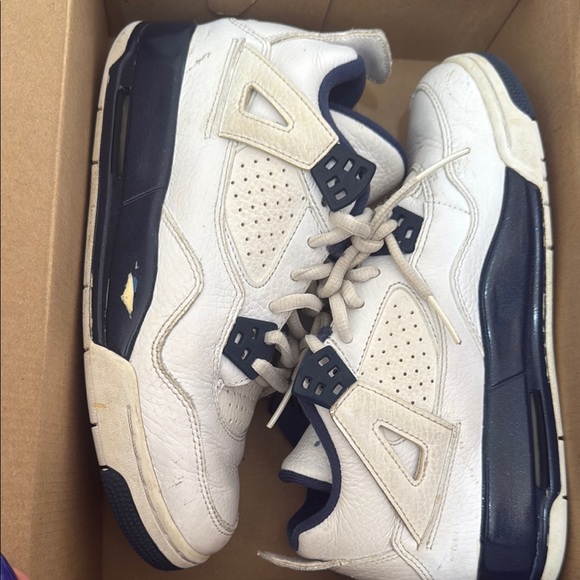 Air Jordan 4 retro Tennis Shoes size 4.5 Y - Picture 3 of 9